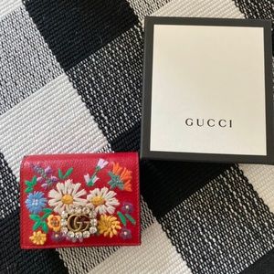 Gucci crystal wallet
